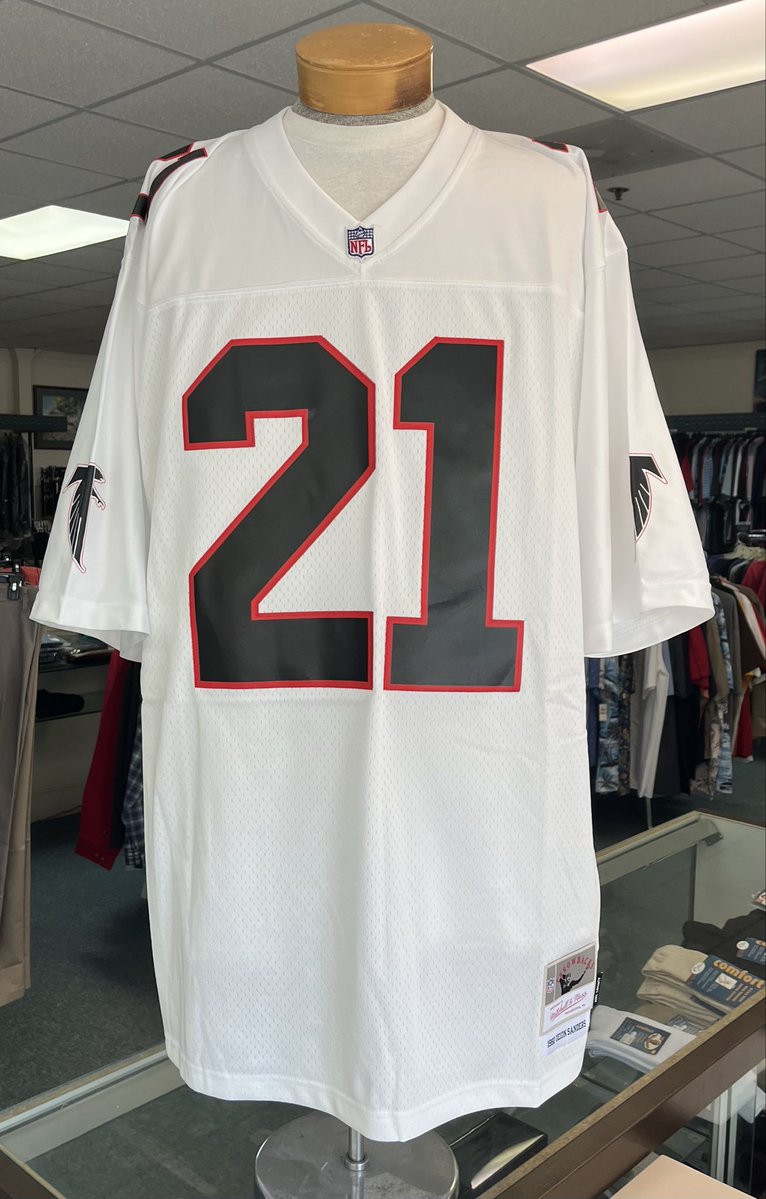 DeptLeiter's tweet photo. 🏈 It is Game Day! 🏈 The Atlanta Falcons play the Green Bay Packers tonight at Lambeau Field for Thursday Night Football! Do you need gear to watch the game? We have Atlanta Falcons clothing in-stock right now. Stop by the store today until 6 PM and get your Falcons gear! https://t.co/FERANWRspf