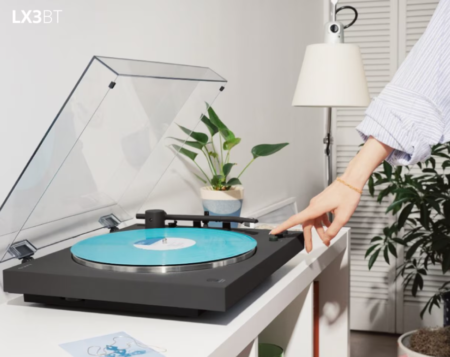 MixupTeam's tweet photo. 🎶💿 Haz que tus vinilos suenen como nunca. 🖤✨
La tornamesa Sony combina el encanto vintage con tecnología inalámbrica para disfrutar tus discos con toda la actitud. 🎧🔥
¡Llévatela con hasta 10% de descuento! 🙌

https://t.co/8oi9AC2jCT https://t.co/eQTILMyFcJ