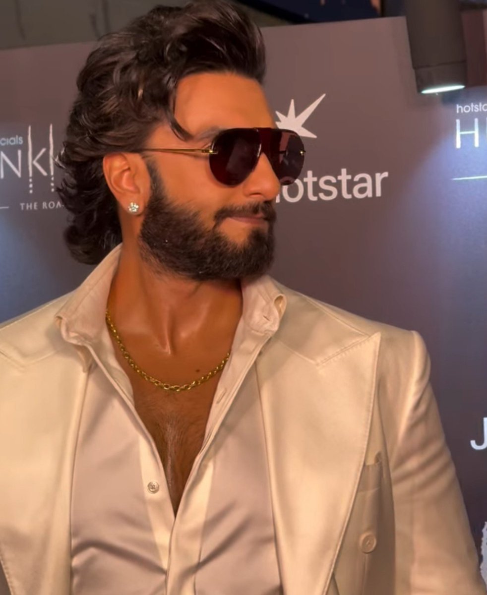 jviciouslady's tweet photo. Is he even real 🫠 #RanveerSingh https://t.co/tTJPYDhpkE