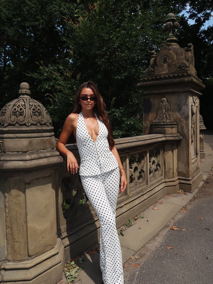itspreselise's tweet photo. spotted outside again :)

#ootd #polkadots #citygirl https://t.co/72Iqhm2MZy
