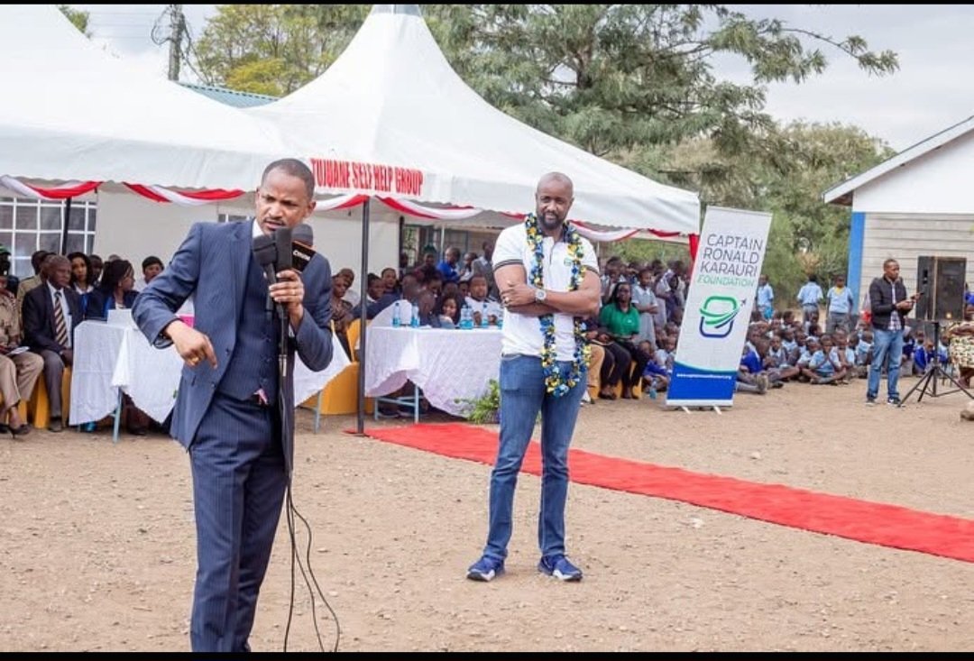 Polycarpdecdoc1's tweet photo. Here is the only thing Gachagua wont lie, Karauri will be the next Nairobi Governor, Babu will deputise him
#JofriLies https://t.co/g2I4UmHMlQ