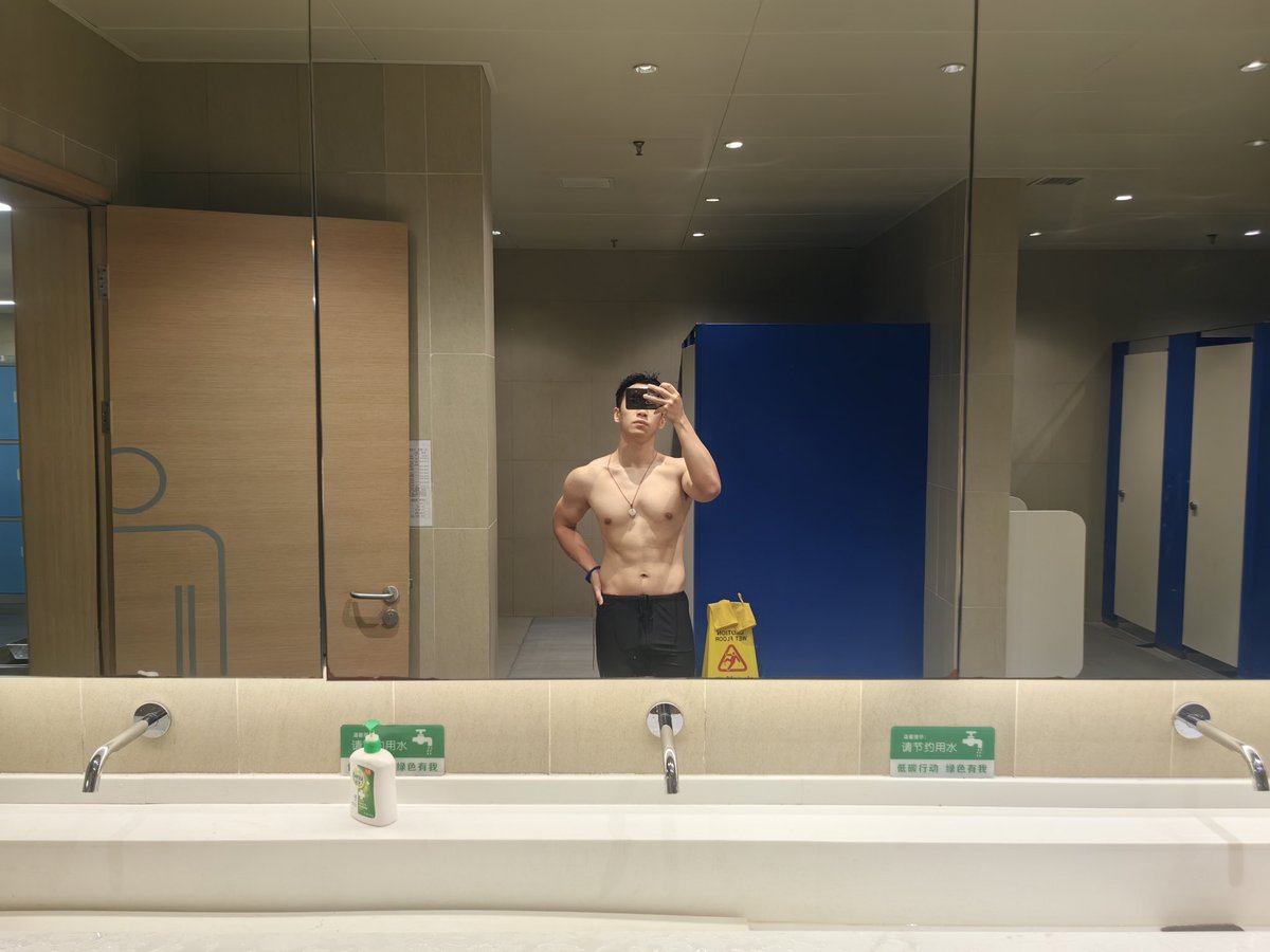 Darllcorn's tweet photo. 我这种臭游泳的有机会么…
#薄肌 #BBW #游泳 https://t.co/qzsb3gV4pZ