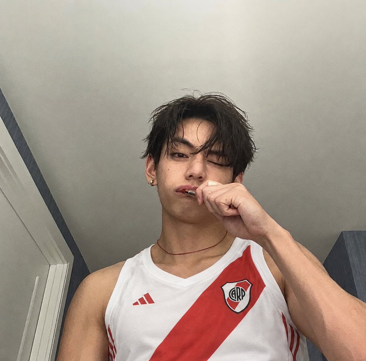 rpwp_lost's tweet photo. harry potter y el misterio de por qué las bosteras aceptamos a taehyung de river pero las gallinas no aceptan a jungkook de boca https://t.co/6Uki7Ta4ZK