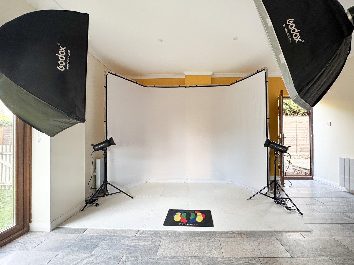 simonbeer's tweet photo. Headshots lined up for tomorrow afternoon, studio clean and tidy https://t.co/Oj5fwCyfoO