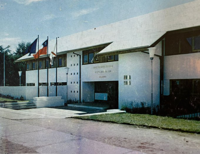PDI_LosRios's tweet photo. ¿Sabías que? En febrero de 1982, la Prefectura Provincial de #Valdivia se trasladó al nuevo edificio ubicado en Picarte 2582, que se mantuvo en funcionamiento hasta abril de 2020. #Valdiviacl #LosRios #ElRanco https://t.co/9Q1KESx0TC
