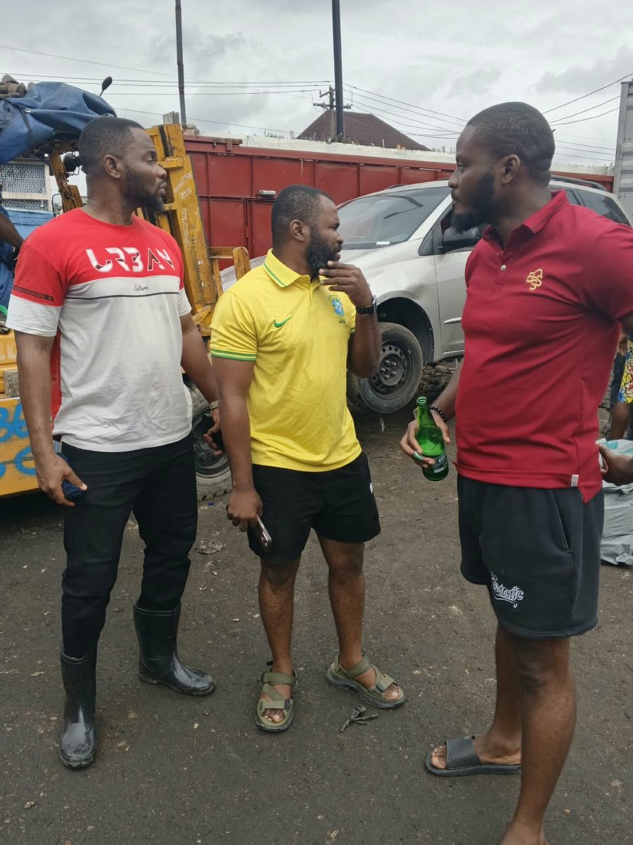 Nwosuchris6's tweet photo. My container don finally land, thank God.

I also sell parts , the full spectrum, full engine, gear box , also cars etc. Pls come and buy.

Contact Oga Mike 👉🏻+234 802 326 8122 I’m sure we’ve got it if you need it. https://t.co/OoJgwuz1W0