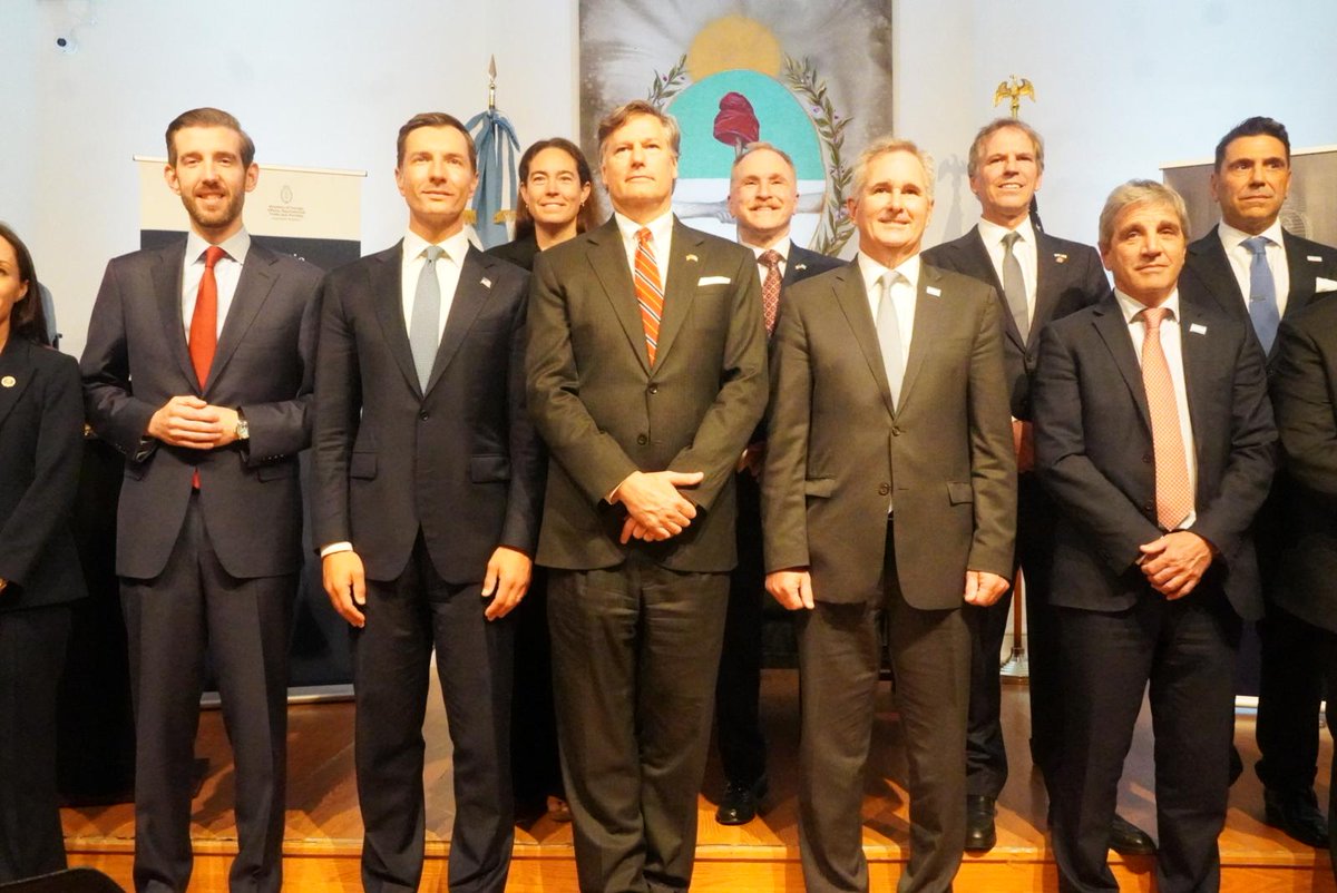 WHAAsstSecty's tweet photo. No hay mejor socio de inversión que los Estados Unidos. El lanzamiento del Corredor Andes-Atlántico refleja un nuevo modelo de alianza al aprovechar la inversión y la experiencia de los EE. UU. para construir cadenas de suministro resilientes y seguras que conectarán los ricos recursos naturales de la Argentina con los mercados estadounidenses. 

Esta iniciativa impulsa la prosperidad en todo nuestro hemisferio y garantiza el tipo de transparencia, calidad y confiabilidad que solo los EE. UU. pueden ofrecer.-JPS