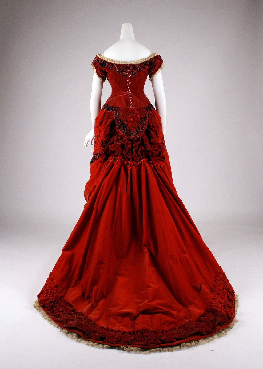 wikivictorian's tweet photo. Ball gown, 1875. The MET. https://t.co/K0Lk84fsKc
