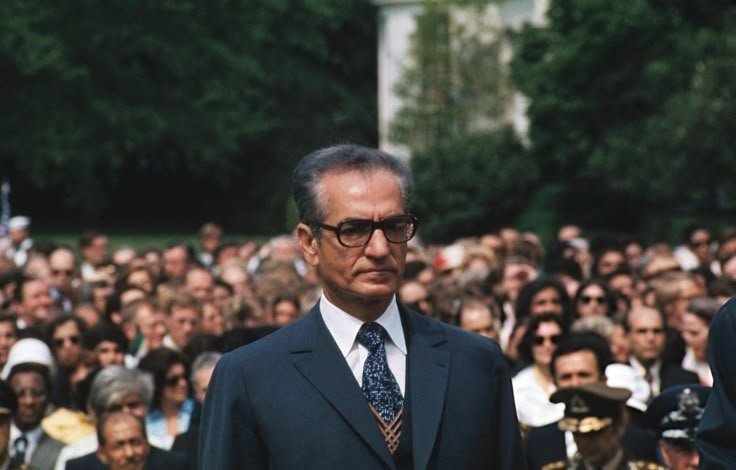 cyrus_shah_'s tweet photo. «من به شما هشدار می‌دهم، اگر امروز آزادی خود را آسان از دست بدهید، بازپس‌گیری آن دشوار خواهد بود.»

#شاهنشاه_روحت_شاد https://t.co/8FnKwfVG8S
