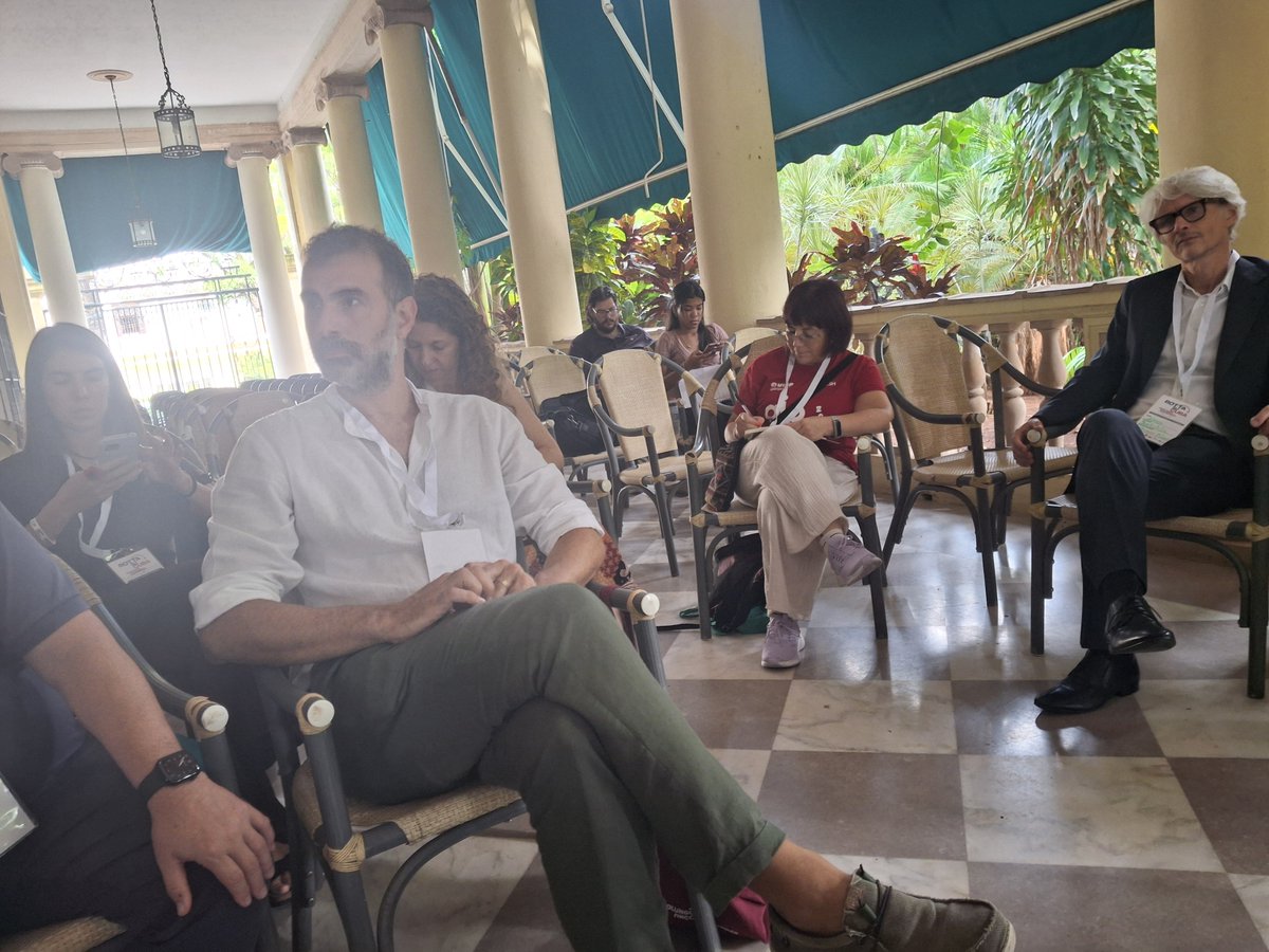 pillamoreno's tweet photo. Un fructífero encuentro se desarrolla en el ICAP, con un grupo de amigos y amigas de Italia, con la participacion de dirigentes de la Federación de Mujeres Cubanas.
 Seguir enarbolando la solidaridad es el compromiso de todos los que aman a Cuba. https://t.co/gLMf8TUXko
