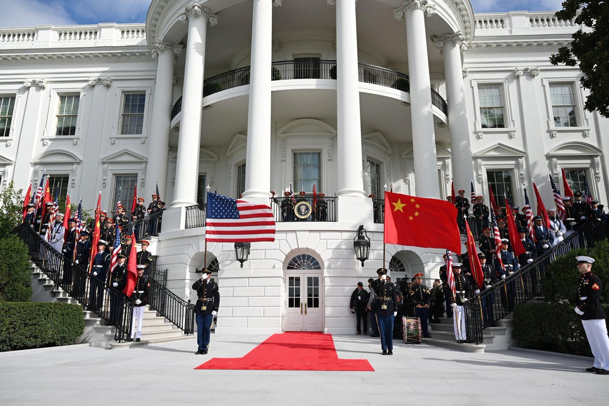 Kanthan2030's tweet photo. Wow, a grand welcome for Xi Jinping at the White House today!

American and Chinese flags flying together!

US-China relations will be the most critical over the next decade. https://t.co/SbTQYatYu4