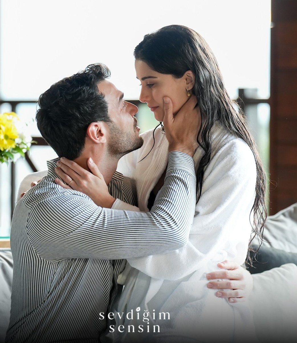 SRCMagazin's tweet photo. Mina Koyuncular, "Sevdiğim Sensin" dizisinin kadrosuna dahil oluyor! Erkan’ın eski sevgilisi "Sinem" karakteriyle hikayedeki dengeler değişecek ! 🔥
Detaylar 👉 https://t.co/iymDmXJhbt
#MinaKoyuncular #SevdiğimSensin #AytaçŞaşmaz #Magazin https://t.co/M2vIBb8eWo