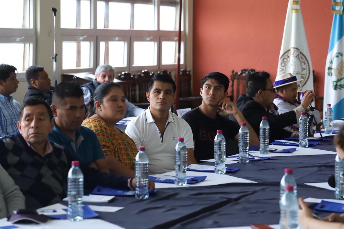 SCEPgt's tweet photo. Inicia conferencia de prensa coordinada por la #SCEP🇬🇹 en el marco del proceso de elección de representantes titulares y suplentes de entidades no gubernamentales para integrar los Consejos Departamentales de Desarrollo #Codede.
#TransfiriendoPoderalaGente https://t.co/lhE4nsRhe3
