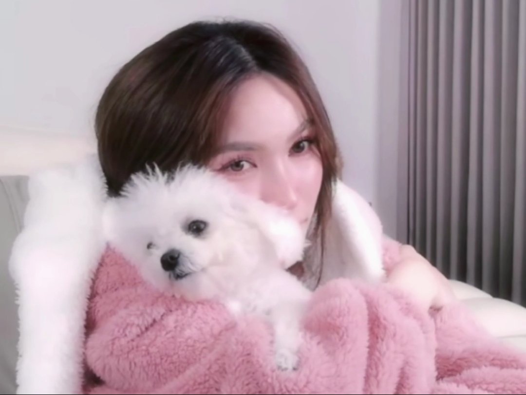 itspanuruamj's tweet photo. อบอุ่นแท้เน้อะ , 🫳🏻🫳🏻 หู้มานรักมามี๊มากเลยแหน่ะ ซบไม่ห่างเลยอ่วม ^ ^

˚₊‧꒰ּ #ชาล็อตออสติน , #CharlotteAustin ໒꒱ ‧₊˚ https://t.co/ikiYtULJ5r