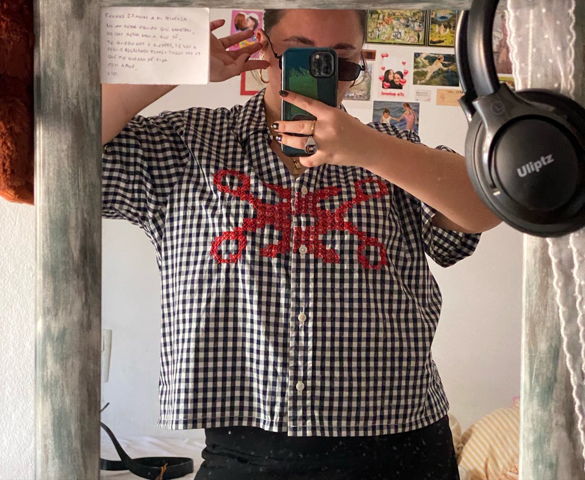 esthres_'s tweet photo. lesbianicé esta camisa de cuadros 🙂‍↔️ https://t.co/hgvpgQAWQE