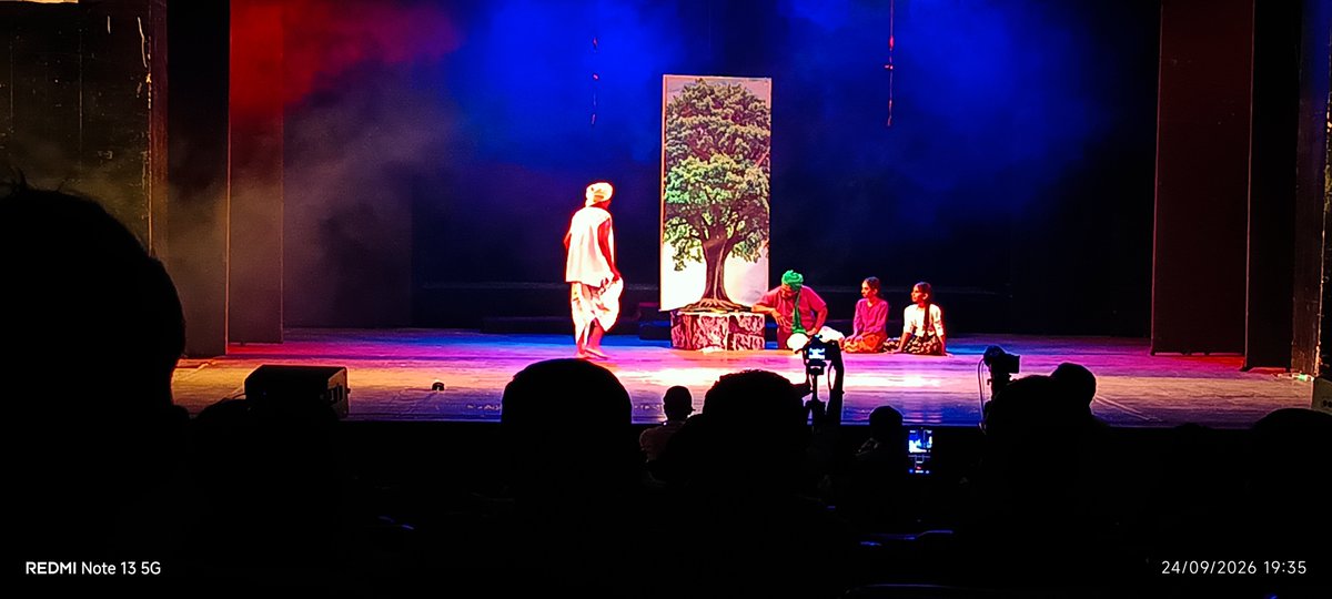 RTX20083's tweet photo. ಕಲಾ ಸಂಜೆ.........ರವೀಂದ್ರ ಕಲಾಕ್ಷೇತ್ರದ ಸೌಂದರ್ಯ! 🎭

#RavindraKalakshetra #Rangabhumi #KannadaNataka #TheatreLove #BengaluruTheatre #DramaNight #KannadaDrama #KalaPremi #Rangayana #BengaluruDiaries #StagePlay #ArtAndCulture https://t.co/Rpjs8TJC3P