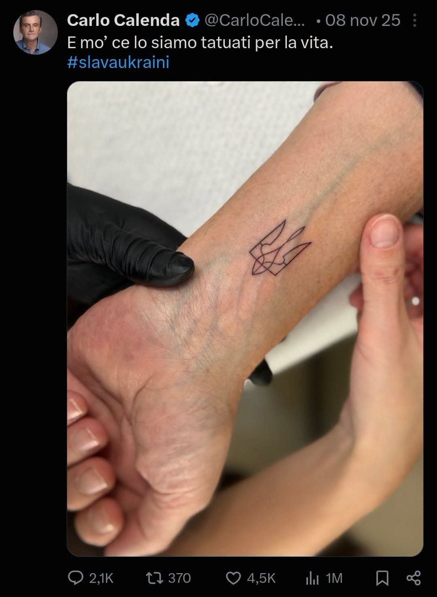 Dan62343457's tweet photo. @Adnkronos Stai parlando di questo Calenda? Quello che si è tatuato il tridente dove i naziucraini inforcavano i bambini ? https://t.co/8GIgAMlPMI