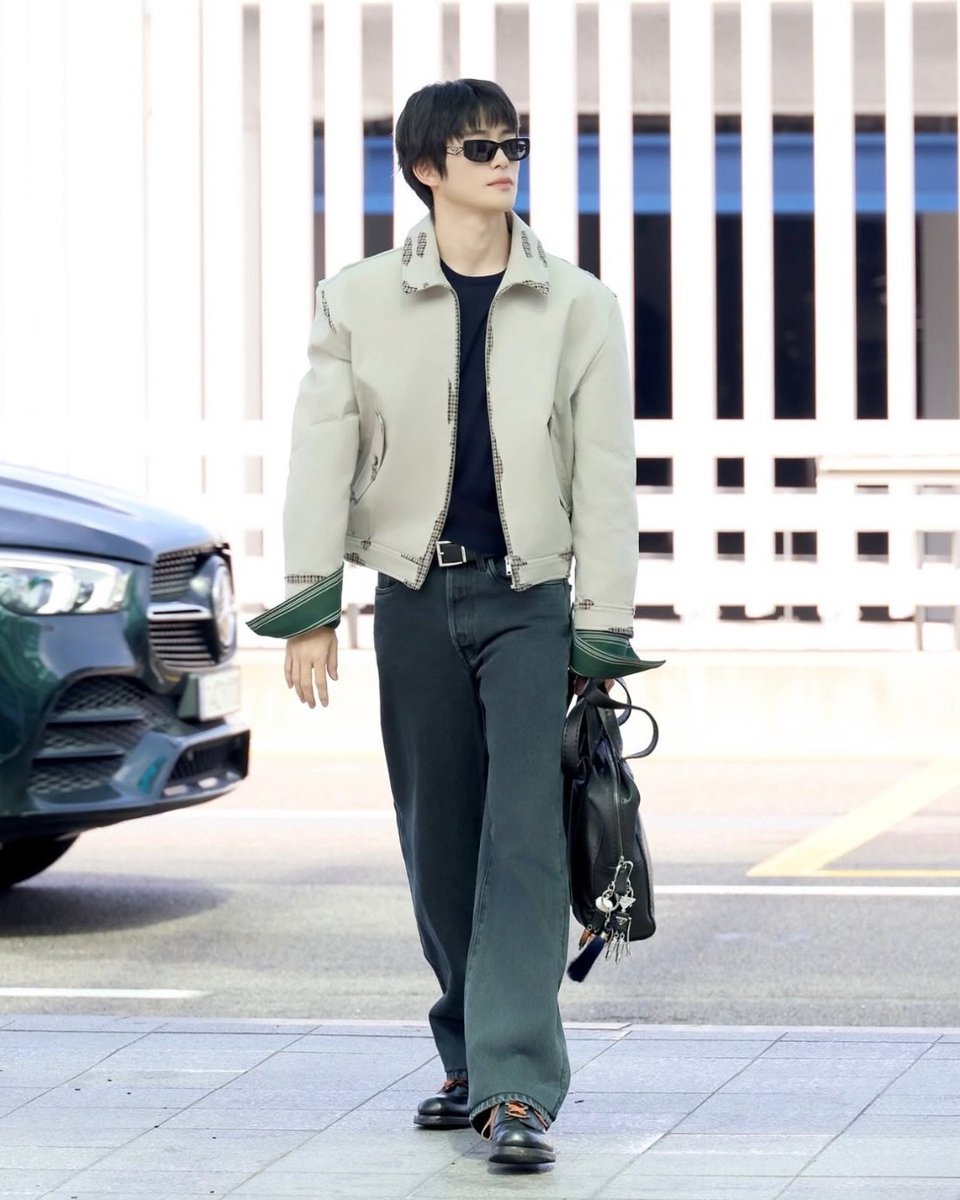 aquariusjjh's tweet photo. the.seoul.edit 인스타 #재현 #JAEHYUN

JAEHYUN DEFINES PRADA
#PradaSS27 #PradaSS27xJaehyun @Prada https://t.co/4W3eKUWsqG