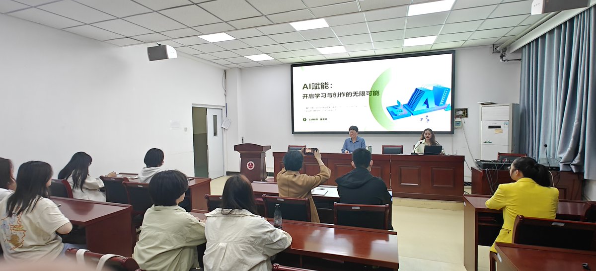 ElodiaKott2h's tweet photo. Ayer compartí conocimientos sobre marketing digital con 50 jóvenes entusiastas! Una experiencia increíble para inspirar el talento de la nueva generación! https://t.co/lGqBHbXJm9