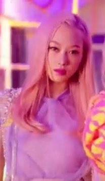 vavawonyoung's tweet photo. like who are these people https://t.co/WBdbNQRG5j
