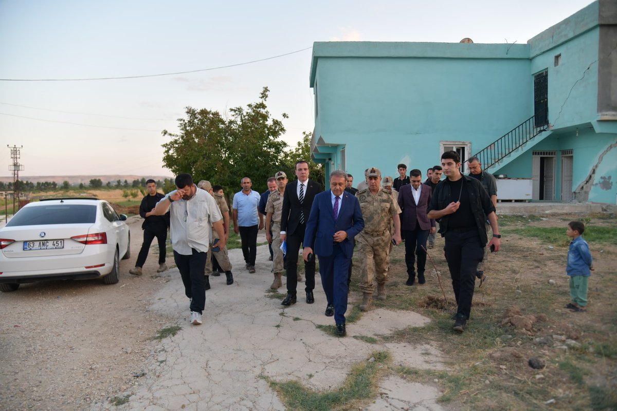hasansildak's tweet photo. Bugün Karaköprü merkezli olarak meydana gelen depremin ardından etkilenen bölgelerde incelemede bulunduk, Pınarbaşı ve Büyük Akziyaret mahallelerimizde Vatandaşlarımıza geçmiş olsun dileklerimizi ilettik, taleplerini dinledik. 

Okul ve camilerimiz ile konut ve diğer binalarda oluşan hasarların tespiti ve Vatandaşlarımızın taleplerinin karşılanması için sahada yürüttüğümüz çalışmaları hızlı bir şekilde sürdürüyoruz.

Tarama ve tespit çalışmalarımızla birlikte hasar tespit çalışmalarını da hızlı şekilde gerçekleştireceğiz. 

@TC_icisleri