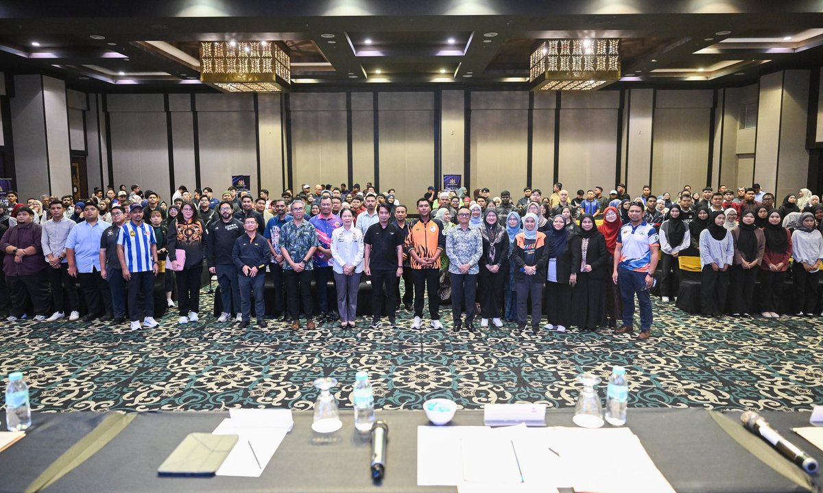 KBSMalaysia's tweet photo. JELAJAH KITA DENGAR ANGKAT SUARA BELIA ZON SELATAN UNTUK BELANJAWAN 2027 

Timbalan Menteri Belia dan Sukan, YB Tuan Mordi Anak Bimol hadir ke Jelajah Kita Dengar: Sesi Libat Urus Belanjawan Belia MADANI 2027 Peringkat Zon Selatan yang berlangsung di Mudzaffar Hotel Melaka. https://t.co/Q5cLzU6uAh