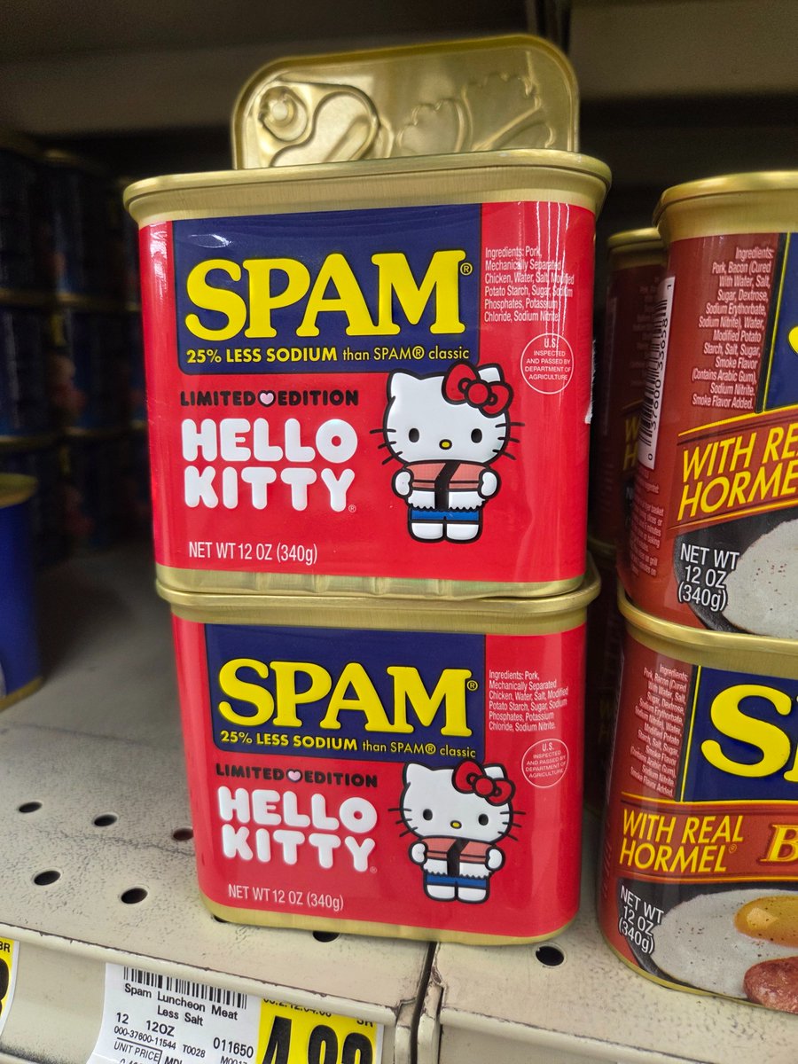 clownboy08's tweet photo. What does hello kitty spam even entail https://t.co/u6TYvPT4Hn