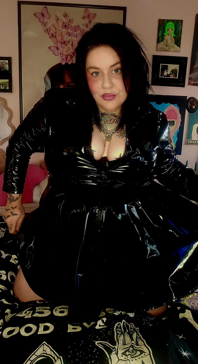 Dommy_darling's tweet photo. Do u like my dress? 🥹💋 https://t.co/sjolnrMtTN