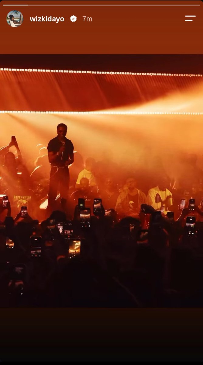 BIGPROF1749061's tweet photo. Man no longer performs hard, all he does is enjoy himself on stage as he trolls the fans😂❤️🦅 #ibiza 🇪🇦 https://t.co/OcUjiCQuGf