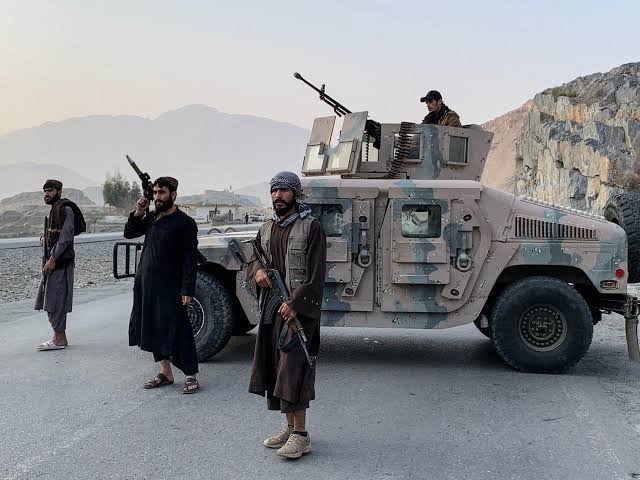 WelayetNews's tweet photo. 🔴 Pakistan Afganistan’ı Vurdu
https://t.co/IHTctjodwX https://t.co/ObkWJp2hRa