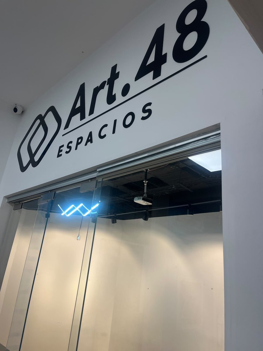 btsarmycol_'s tweet photo. Hoy estamos por estos lados… 🤭✨🇨🇴

Seguimos trabajando 💜
#BogotáRecibeABTS https://t.co/nJeudFk1Sa