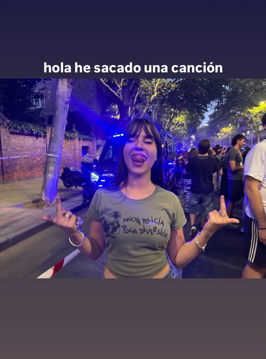 _juliaabosch's tweet photo. Necesito saber dnd ha conseguido esta camiseta @salmadediego_ https://t.co/fkCMt6mb4D