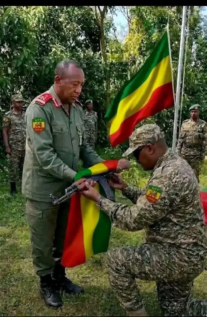 Samibebi2's tweet photo. 💪💪💪
ያባቱን ቃልኪዳን ባግባቡ እየተወጣ ያለጅግና እራስአርበኛ ዘመነ ካሴ ያአማራው ሙሴ💪💪💪። https://t.co/aa3RH7q59E