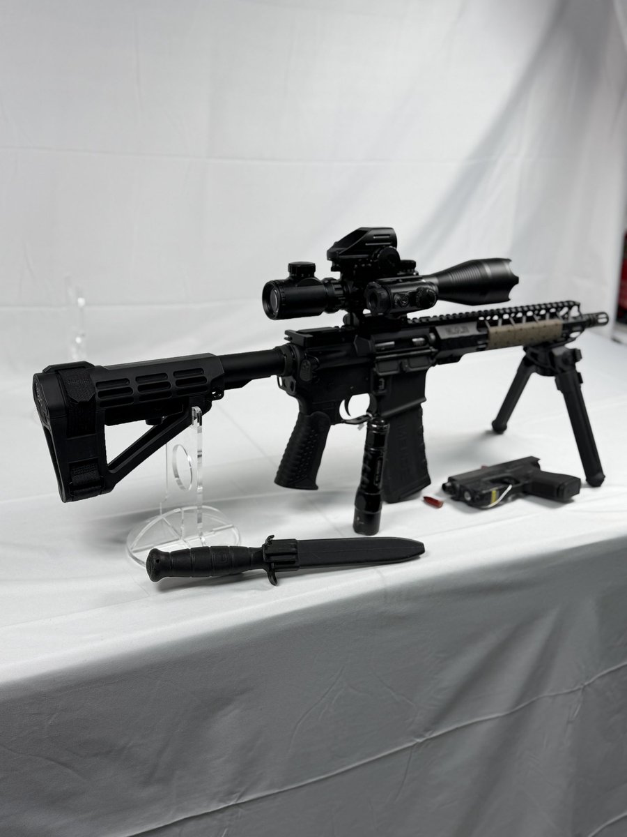 Axolotl_Arms's tweet photo. “When you over do it on accessories”
“When you spend the whole game maxing your starting loadout”
“It will be just as good”
“Is that set up for 5000yds or 5?”
“When you spent all your money on the gun”
‼️Comment your roast‼️
#lore #fundump #iknowwhatigot #axolotlarms https://t.co/YN7K0fWjvD