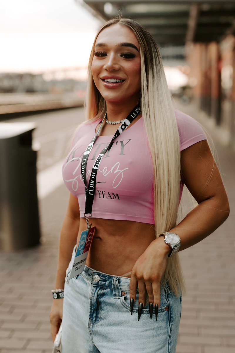 she_mesmerizes's tweet photo. #xbiz @carolpaisana_24 https://t.co/3G1HVLXr82