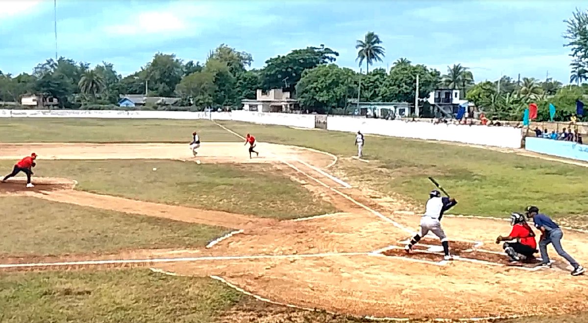 CncaAzcuba's tweet photo. El 19 de septiembre se celebró un tope amistoso entre el equipo de Colosos, de la EAA Urbano Noris (campeón de la Liga Azucarera de #Cuba de 2023) y el equipo de Cachorros, de #Holguín, con victoria 5-3 para los #Azucareros. Un encuentro fraternal y de fogueo
de beisbol. #CNCA https://t.co/mUOherxbPn