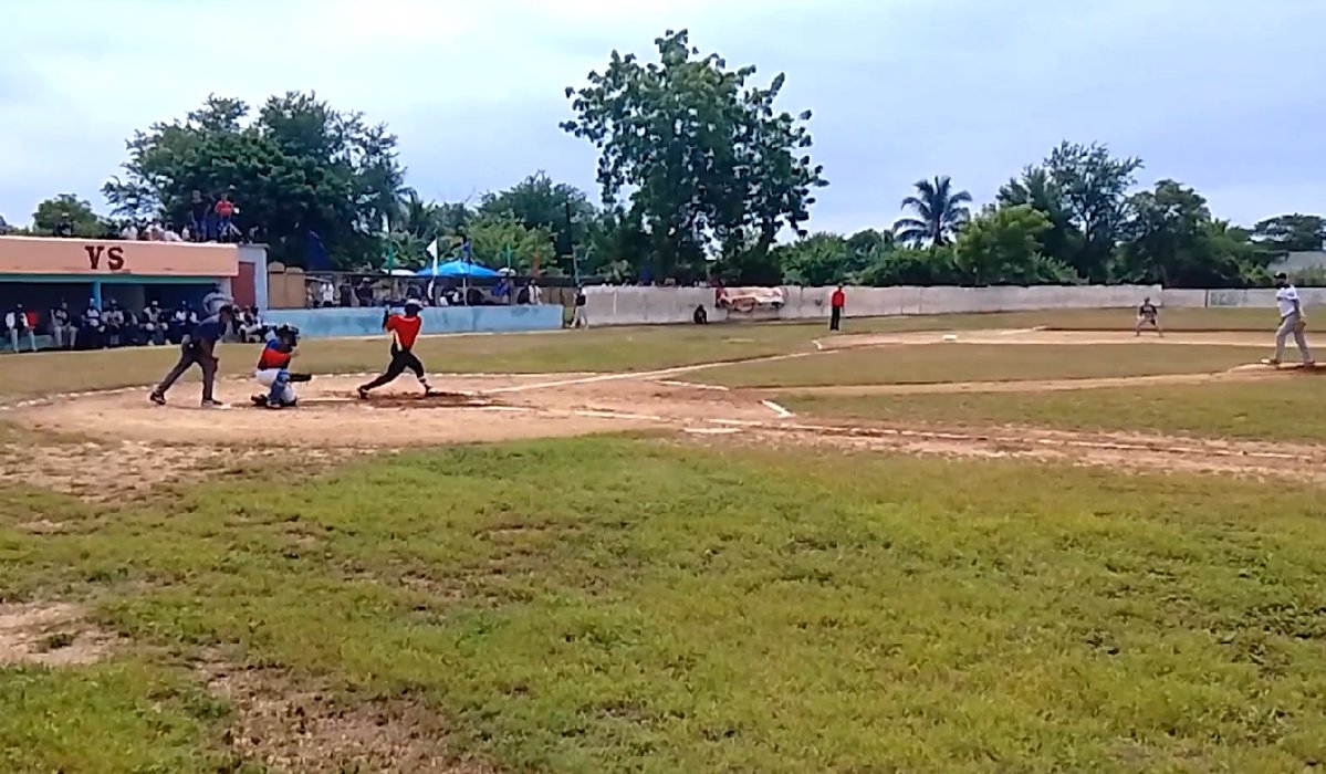 CncaAzcuba's tweet photo. El 19 de septiembre se celebró un tope amistoso entre el equipo de Colosos, de la EAA Urbano Noris (campeón de la Liga Azucarera de #Cuba de 2023) y el equipo de Cachorros, de #Holguín, con victoria 5-3 para los #Azucareros. Un encuentro fraternal y de fogueo
de beisbol. #CNCA https://t.co/mUOherxbPn