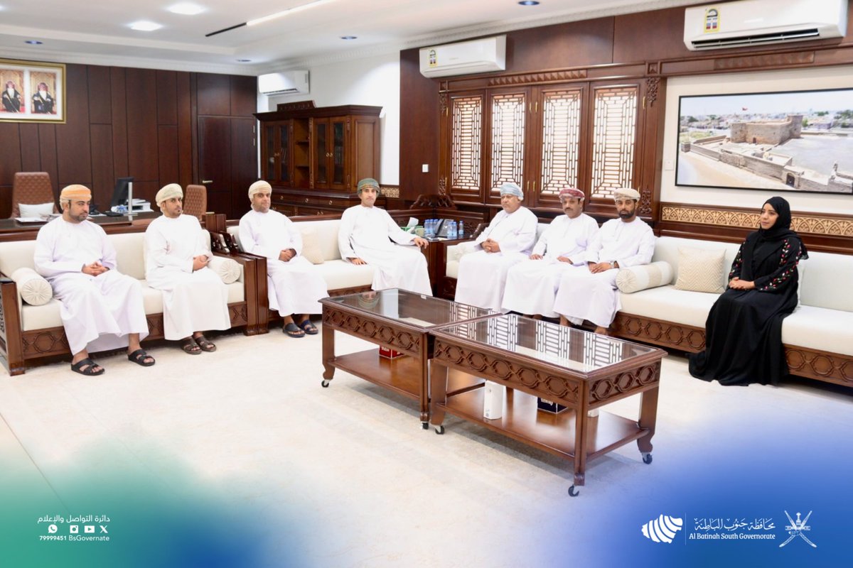BsGovernate's tweet photo. التقى سعادة الشيخ بدر بن ناصر بن منصور الفارسي، والي المصنعة، اليوم بمكتبه، أعضاء اللجنة الإعلامية بالولاية، حيث جرى خلال اللقاء مناقشة عدد من الموضوعات المتعلقة بالشأن الإعلامي، وآليات تعزيز التغطية الإعلامية لمختلف الفعاليات والمناشط التي تشهدها الولاية.

كما استعرض اللقاء خطط العمل الإعلامي للمرحلة المقبلة، وسبل تطوير المحتوى الإعلامي بما يسهم في إبراز المقومات السياحية والاقتصادية والثقافية والاجتماعية التي تزخر بها ولاية المصنعة، والتعريف بالمنجزات والمبادرات والمشروعات التنموية التي تشهدها الولاية.