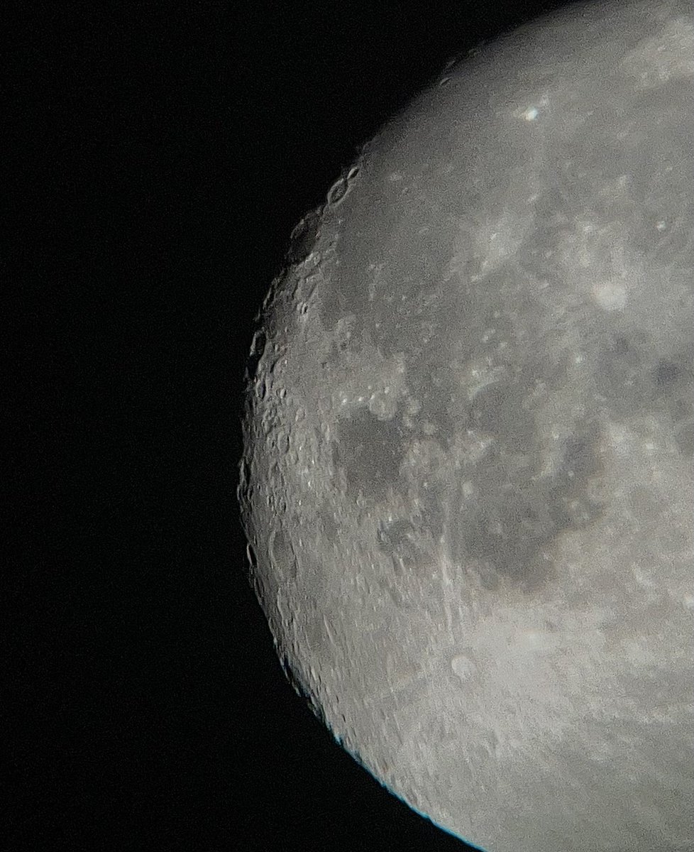 lsky38's tweet photo. tonight’s moon 🩶 https://t.co/NaVxW6uMEh