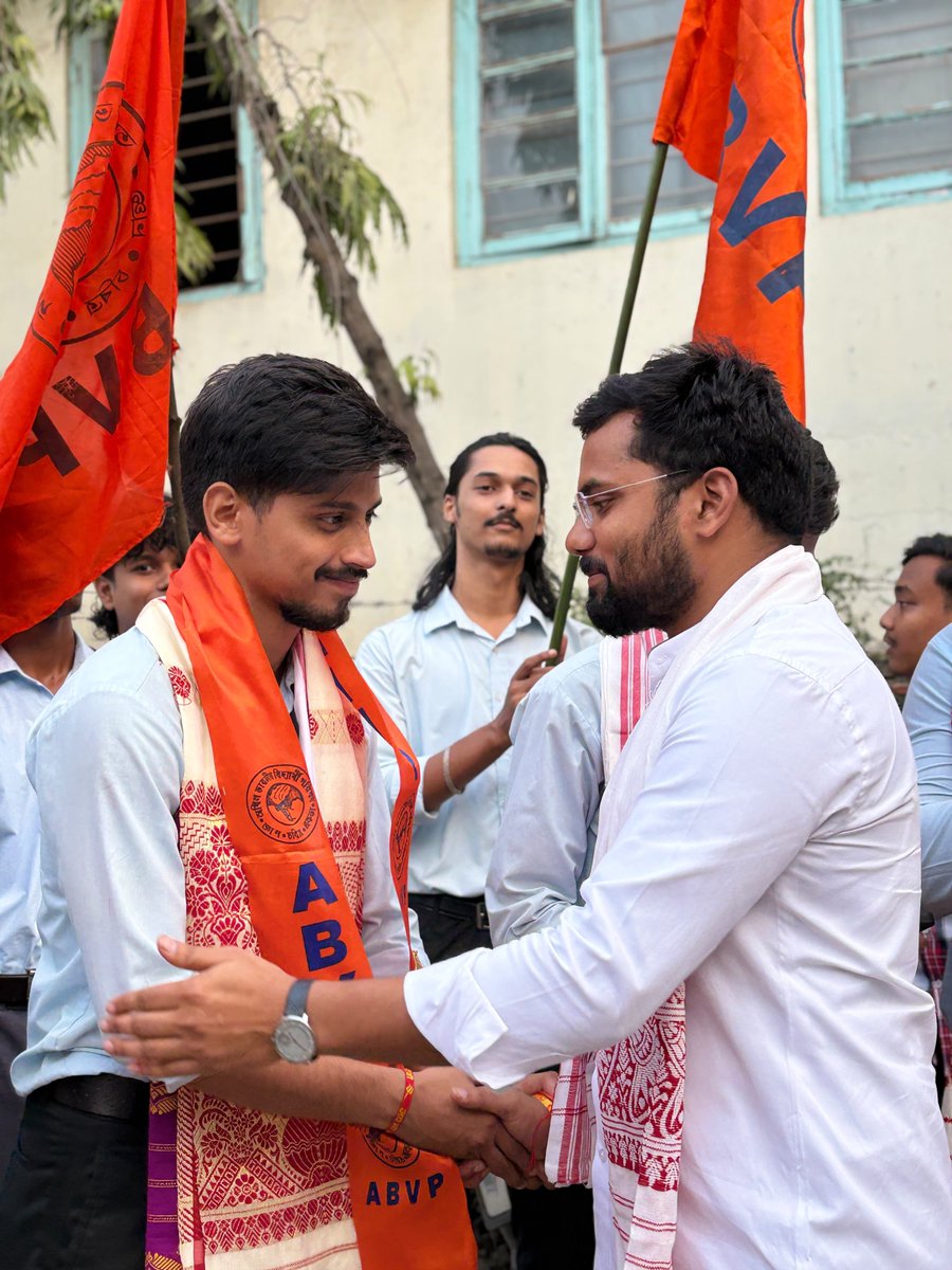 ABVPAssam's tweet photo. গুৱাহাটী কৰ্মাচ কলেজৰ ছাত্ৰ একতা সভাৰ সাধাৰণ নিৰ্বাচনত সাধাৰণ সম্পাদক, উপ - সভাপতি সহ সৰ্বমুঠ ৯ টা পদত অখিল ভাৰতীয় বিদ্যাৰ্থী পৰিষদৰ সমৰ্থিত প্ৰাৰ্থীৰ বৃহৎ জয় লাভ .....

#ABVP #ABVPAssam
#ABVPVijayYatra2K26 https://t.co/Wu1WiZuLSp