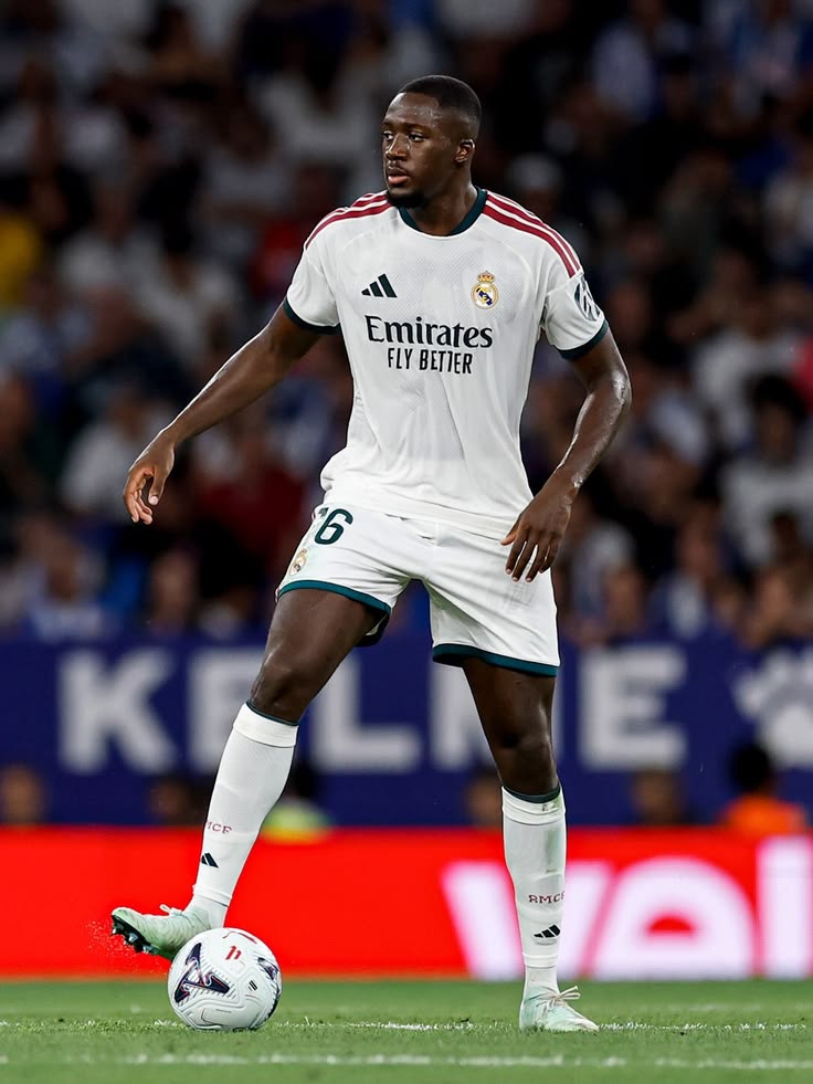 theMadridZone's tweet photo. 🚨🚨 BREAKING: Ibrahima Konaté has suffered a KNEE LIGAMENT INJURY. https://t.co/vBxfyU5vyh