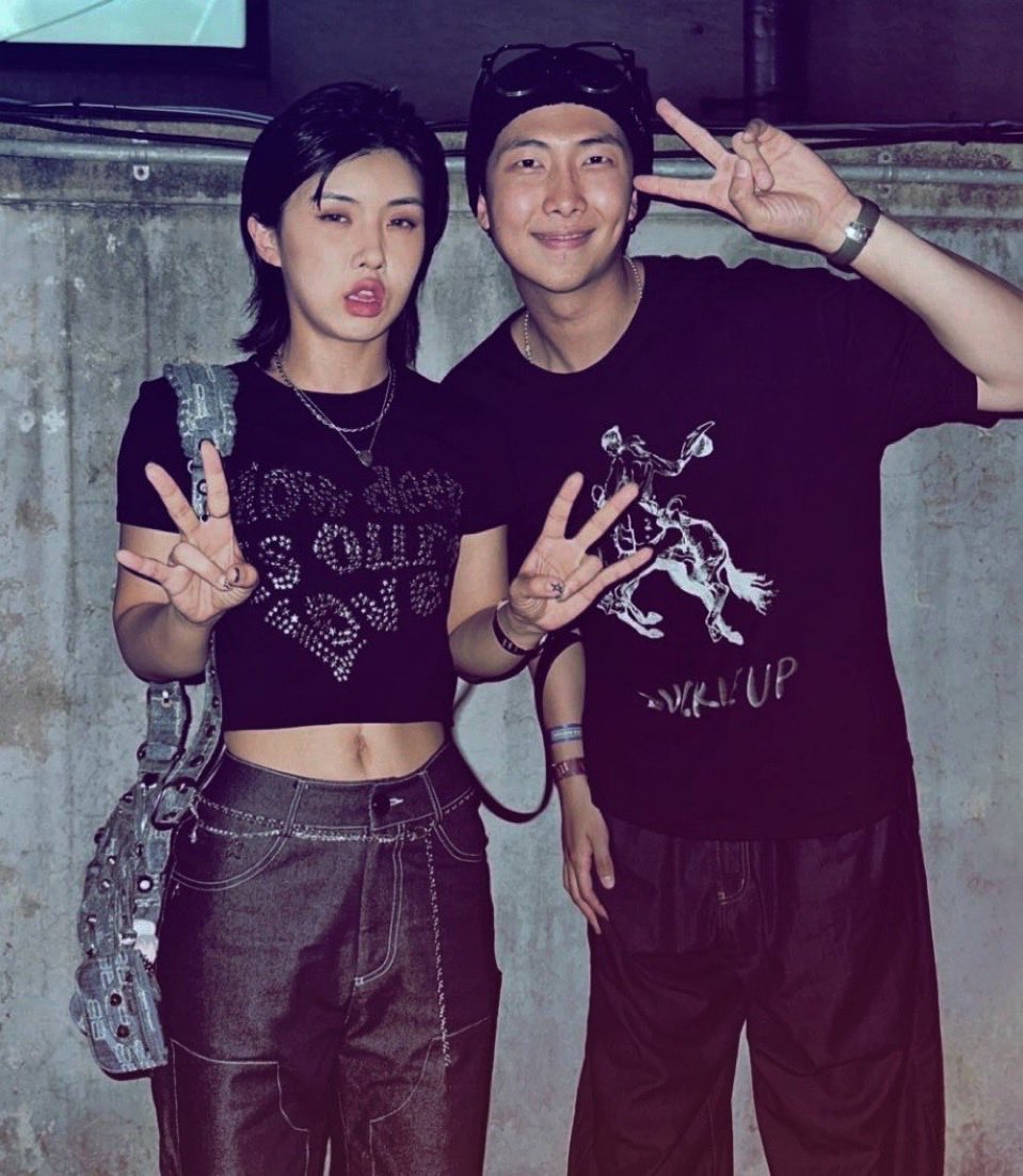 namjooncharts's tweet photo. RM with gorgeous ladies 😌 https://t.co/SWVeyu8SPa