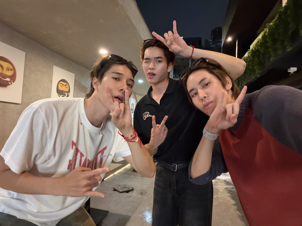 xxlei94's tweet photo. กฎเหล็ก #แก๊งอันตรายย 
ข้อที่1. แว่นไม่ได้มีไว้ใส่ที่ตา https://t.co/29hzgZSWgZ