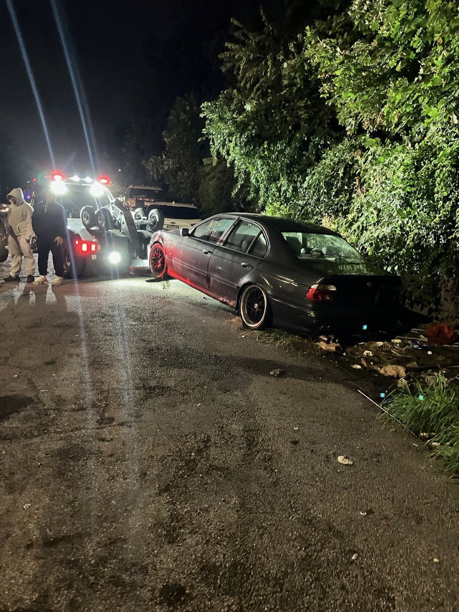 NYPD104Pct's tweet photo. Thank you to our partners at @NYCSanitation for joining us in a joint tow operation.  
In just one night we were able to remove 1️⃣5️⃣ vehicles that were abandoned &amp; illegally parked! https://t.co/xlN3vS7RW8