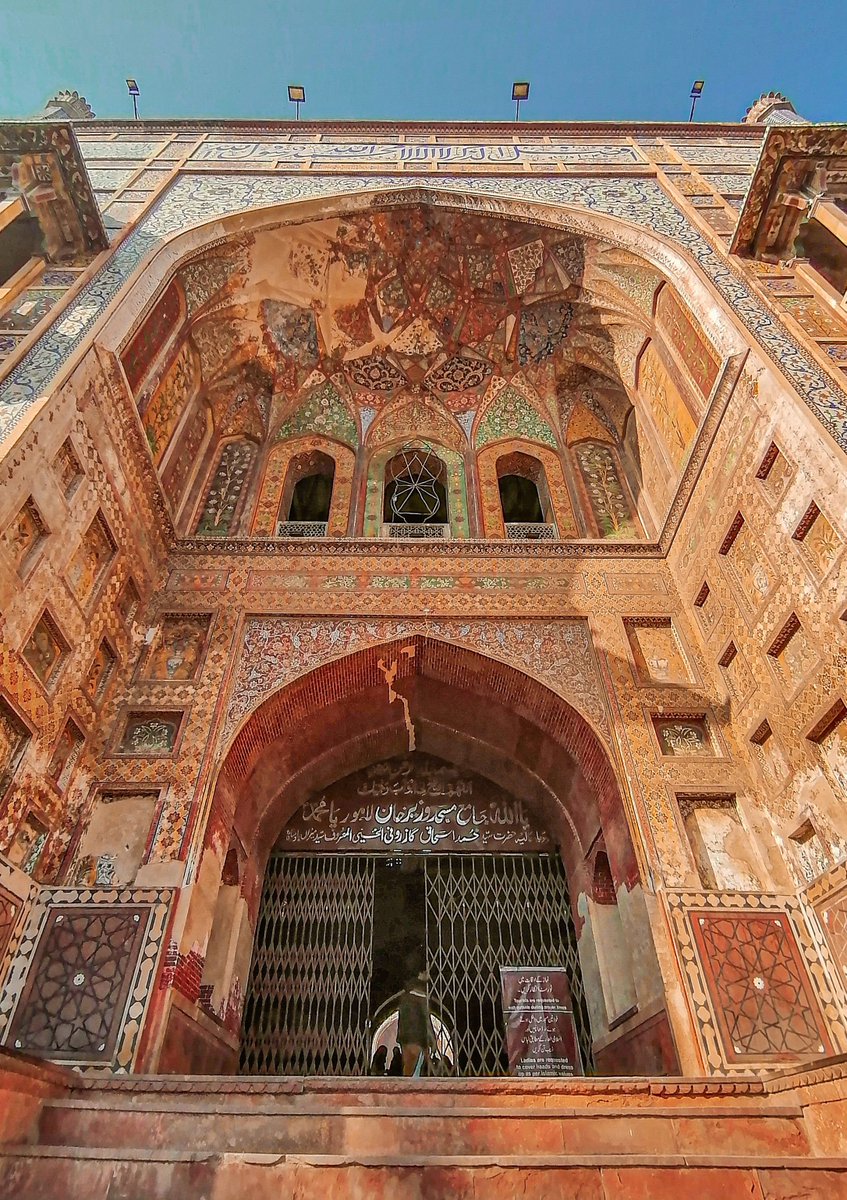 muslimpicture's tweet photo. Wazir Khan Masjid, Lahore, Pakistan. https://t.co/ze5HxL0tJE
