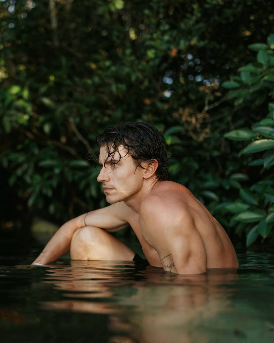 _austncrsn's tweet photo. ⠀ ⠀ 
⠀ ⠀ 「 ✘ 」⠀﹐ ⠀#wildhowren ⠀⋮ ⠀summer life. https://t.co/r7a4Z9dQvV