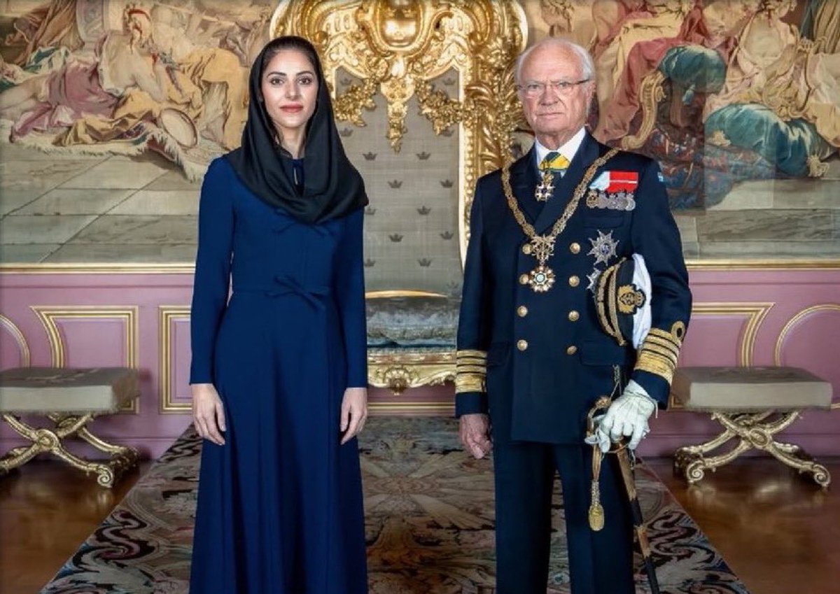 SaudiNews50's tweet photo. سفيرة خادم الحرمي�� الشريفين لدى السويد، أسيل بنت سلطان الشهيل، تسلّم أوراق اعتمادها سفيرةً فوق العادة ومفوضةً للمملكة.

- https://t.co/LWNChjPKou