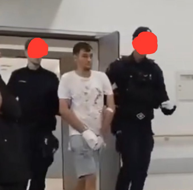 Vito82488734's tweet photo. A ja się pytam co robią w Polsce banderowscy dezerterzy? Czy morderstwa i polskie więzienie nie są dla nich unikiem przed walką z w obronie swojej Ojczyzny? Zagłosuję na każdego, kto obieca wdrożenie programu "akcja deportacja" i zamknięcie wschodnich granic Polski, a zarazem UE. https://t.co/cnZvYcNz8e