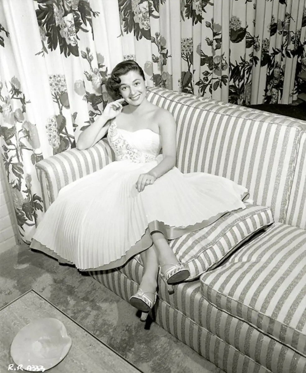 Lompac2026's tweet photo. Ruth Roman (1922-1999) was a stage, film, &amp; TV actress. Interesting note: Ruth was one of the passengers aboard the SS Andrea Doria when it collided with another ship &amp; sank in 1956

#RuthRoman #Hollywood #OldHollywood #ClassicStars #SSAndreaDoria #Actress #AndreaDoria https://t.co/zfhCBF8uru