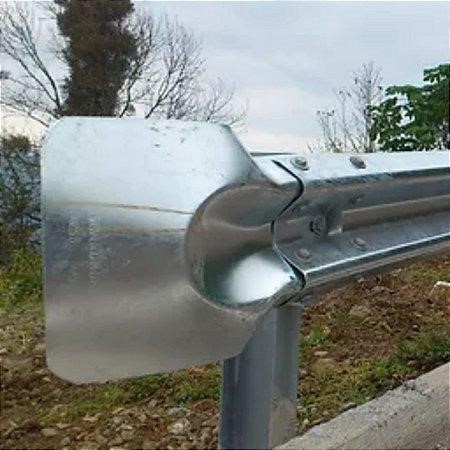 pmcarignano's tweet photo. Abro hilo. 
1) @AU_BA_SA  se convirtió hoy en la primera compañía vial de la Argentina en prohibir el uso de terminales metálicas "cola de pez" en sus obras. ¿Por qué importa? Estas terminales, en un choque frontal, pueden atravesar un vehículo como una lanza (sigue). https://t.co/JzFsTIy5kr